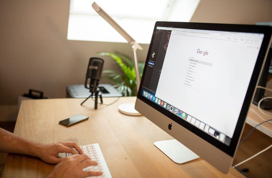 Filtr ręczny - sytuacja w której specjaliści do spraw jakości Google, ręcznie sprawdzają daną stronę pod kątem jej łamania wytycznych dla webmasterów - słownik pojęć SEO - innveo.pl